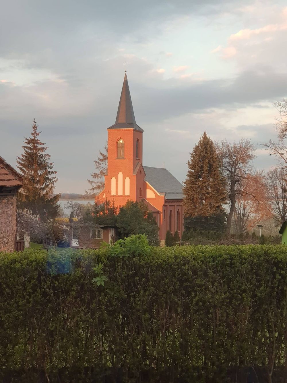 Neogotycki kościół św. Urbana w Głębinowie — Sanktuarium św. Rity